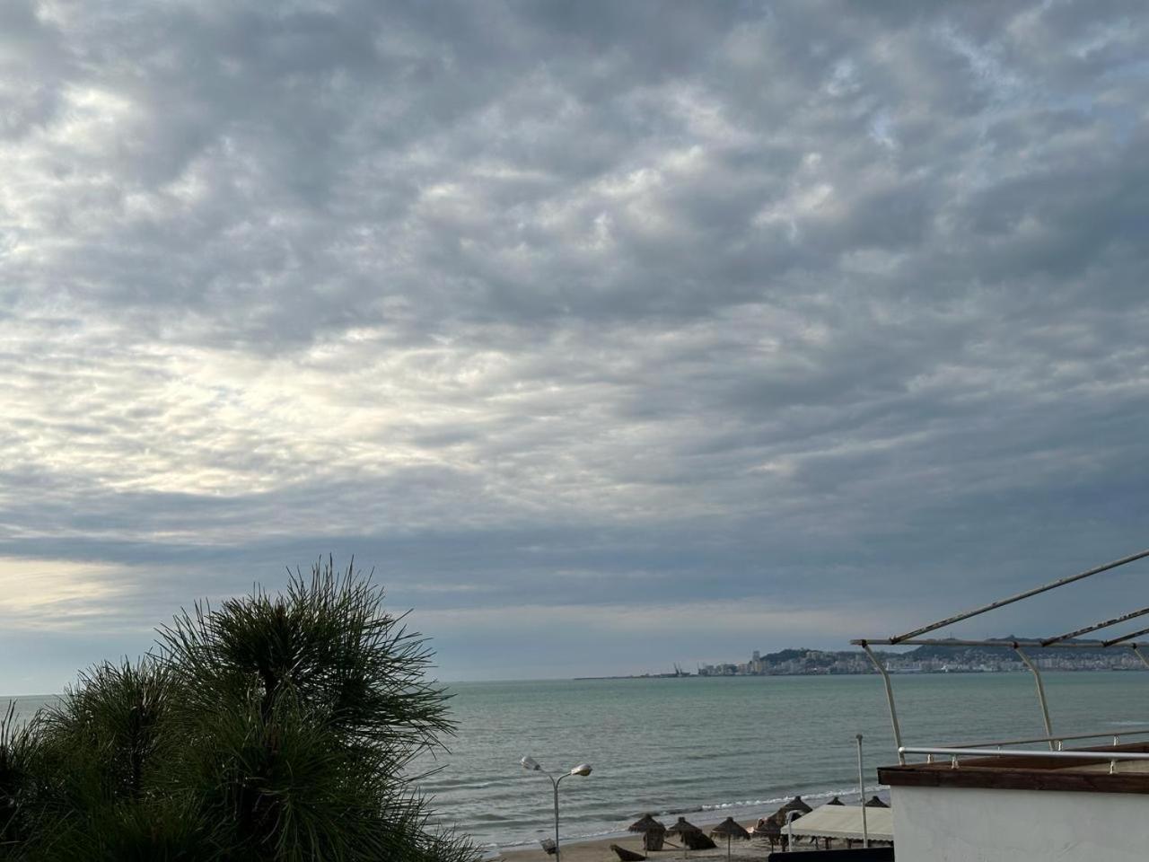 Sunset Sea View - Beachfront Balcony - Ac - Wifi Durrës Exterior foto